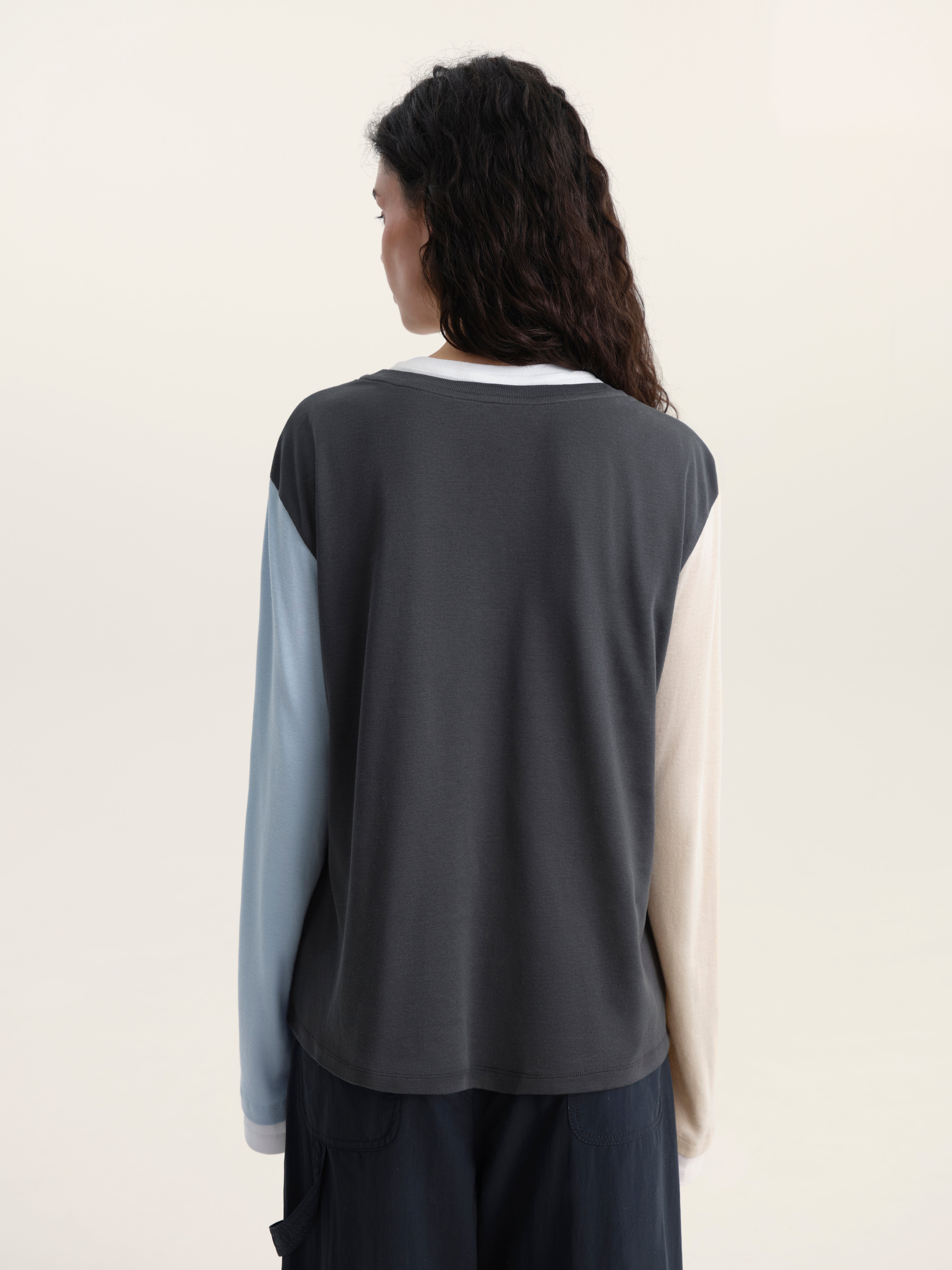 Color-Block Longsleeve in Grey